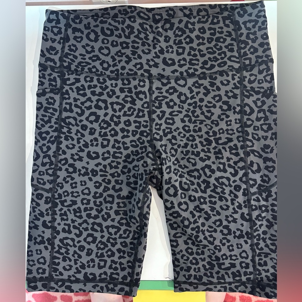 CRZ YOGA Gray and Black Patterned Sports Shorts